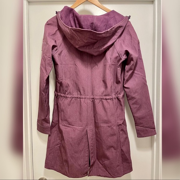 Mid length light weight winter coat - Picture 6 of 7